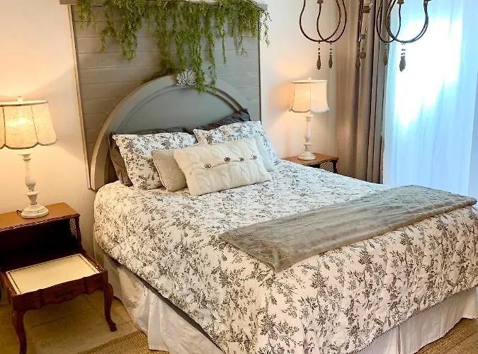 Central French Charm In Tucson